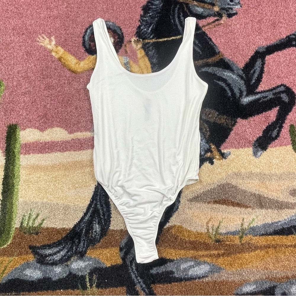 WHITE BODYSUIT SMALL BASICS